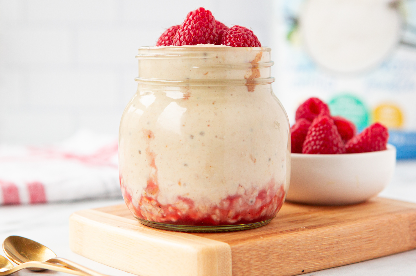 peanut butter and jelly overnight oats featuring oatdacious smoothie protein